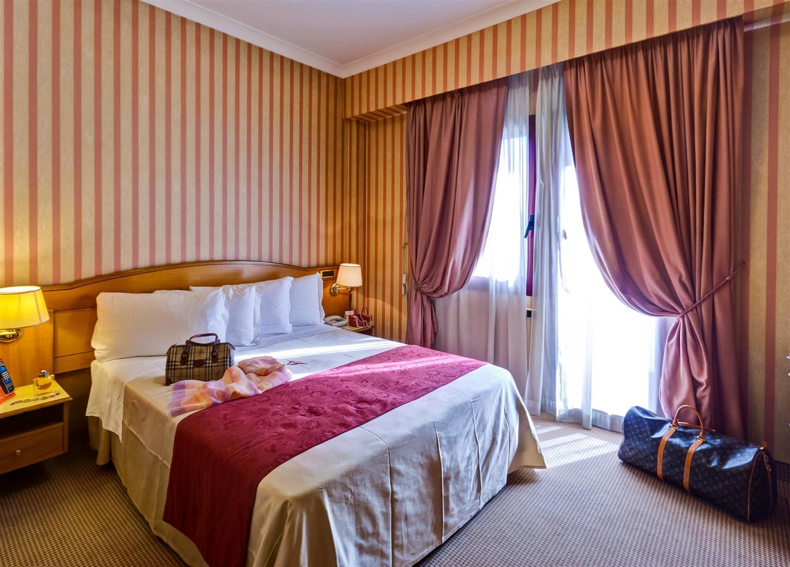 ベストウェスタン　ホテル　ローマエアポート フィウミチーノ エクステリア 写真